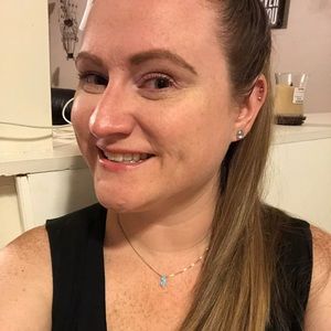 Meet your Posher, Caitlin